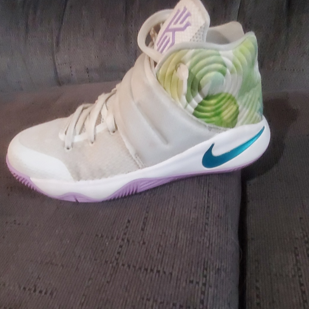 Kyrie 2 Easter